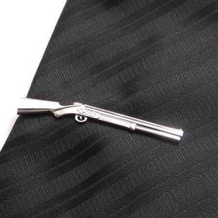 狙い撃ち?!ライフルのタイピン(ネクタイピン)