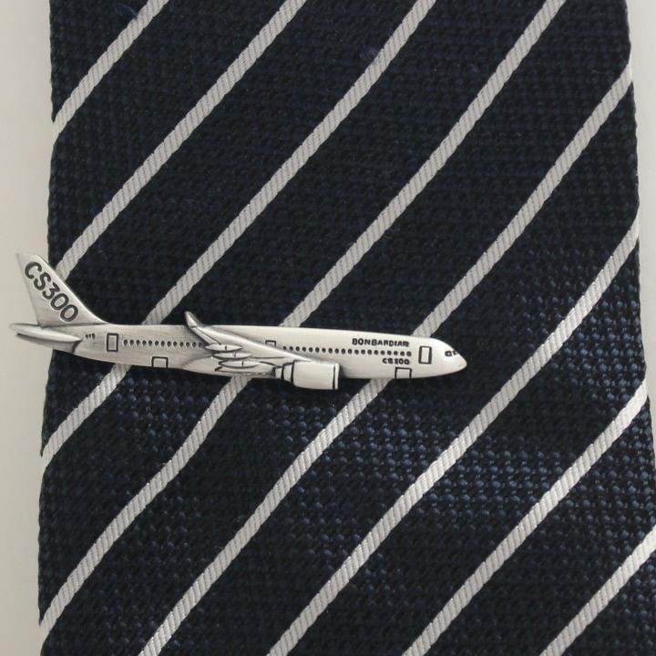 ボンバルディア CS300 飛行機 ひこうき 乗り物 面白 おもしろ オモシロ ユニーク アンティーク調 タイピン ネクタイピン
