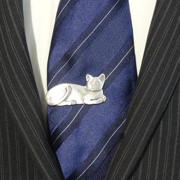 猫 ネコ ねこ 座る 可愛い 面白 おもしろ オモシロ ユニーク アンティーク調 タイピン ネクタイピン