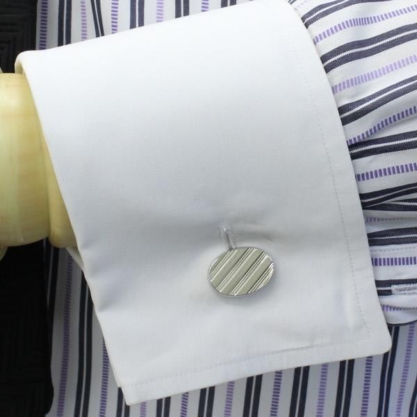 紳士の定番シルバーストライプのカフス(カフリンクス/カフスボタン)