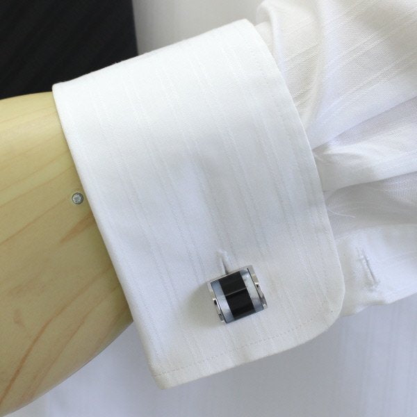 男らしさの象徴・重厚感のあるオニキスとパールのカフス(カフリンクス/カフスボタン)