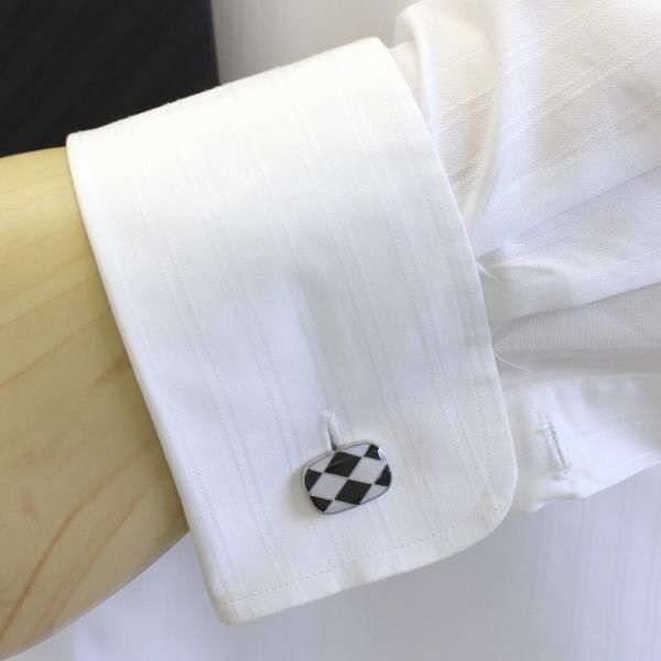 ブラック×ホワイトのモダンなダイヤ柄カフス(カフリンクス/カフスボタン)