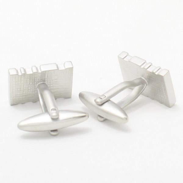 さり気なさにソソられる・セクシーでシンプルなカフス(カフリンクス/カフスボタン)