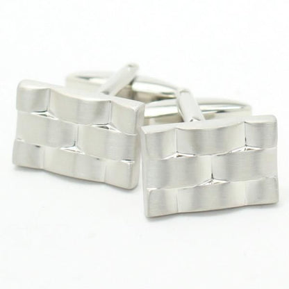 ウェーブのカッティングが美しいマットシルバーのカフス(カフリンクス/カフスボタン)