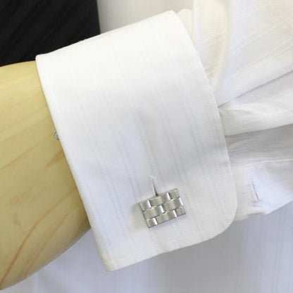 ウェーブのカッティングが美しいマットシルバーのカフス(カフリンクス/カフスボタン)