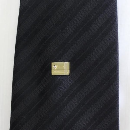 全2色・キラッと輝く一粒ストーンのタイタック(ピンブローチ)