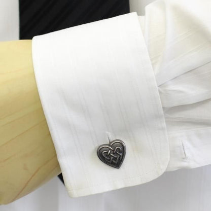 マットシルバー・燻銀風・ハートのカフス(カフリンクス/カフスボタン)