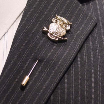 キョトンとキュートなふくろう・ゴールドのラペルピン(ピンブローチ)