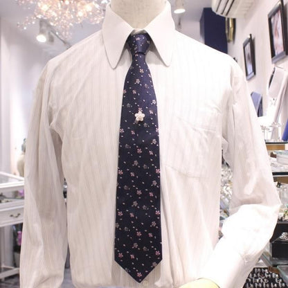 【富士桜工房】ネイビー・桜吹雪・日本製シルクジャカードの和風ネクタイ