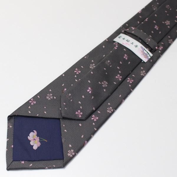 【富士桜工房】濃グレー・桜吹雪・日本製シルクジャカードの和風ネクタイ