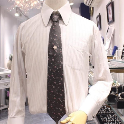 【富士桜工房】濃グレー・桜吹雪・日本製シルクジャカードの和風ネクタイ