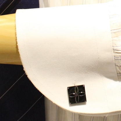 ガンメタリック・フラワーデザインのカフス(カフリンクス/カフスボタン)