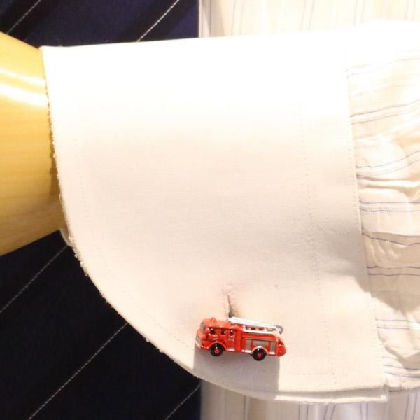 これであなたも消防士！消防車のカフス(カフリンクス/カフスボタン)