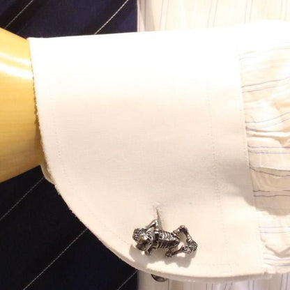 ガンメタリック・寝そべりガイコツのカフス(カフリンクス/カフスボタン)