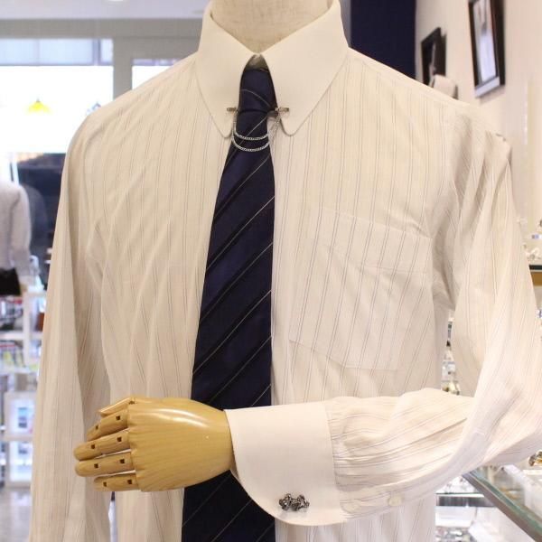 ガンメタリック・寝そべりガイコツのカフス(カフリンクス/カフスボタン)