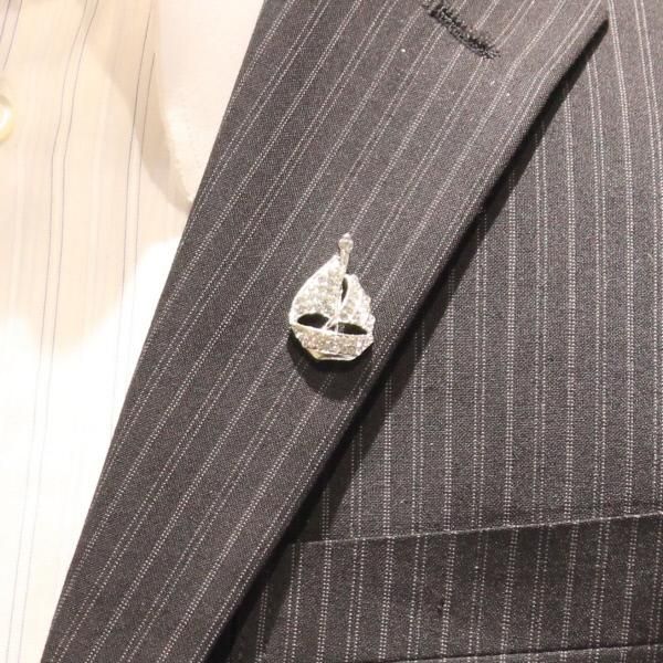 シルバー・ヨット・ラインストーンのラペルピン・ブローチ