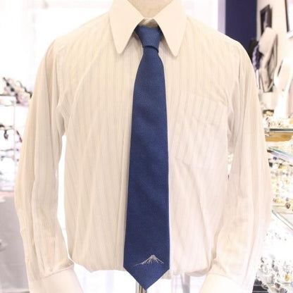 【富士桜工房】冬夜 紺色・鮫小紋に富士山の刺繍・日本製シルクジャカードの和風ネクタイ