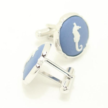 【陶華・TOHCA】シルバー・ラウンド・タツノオトシゴカメオ・ブルー×ホワイトのカフス(カフリンクス/カフスボタン)