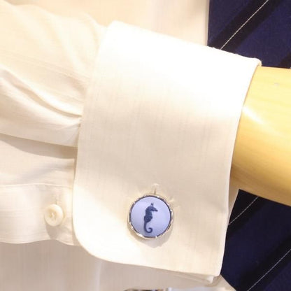 【陶華・TOHCA】シルバー・ラウンド・タツノオトシゴカメオ・ブルーのカフス(カフリンクス/カフスボタン)