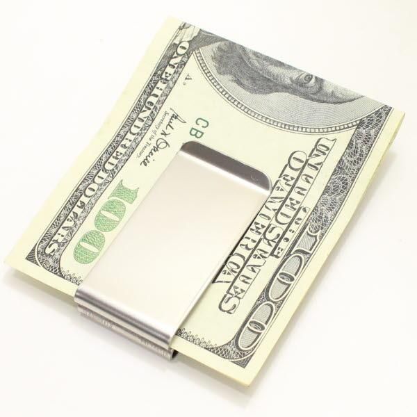 【アウトレット】別々に挟めて便利・シルバー・トリプルなマネークリップ