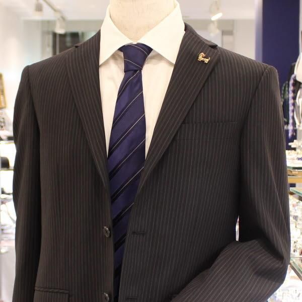 ゴールド・振り向き笑顔のダックスフントラペルピン・ブローチ