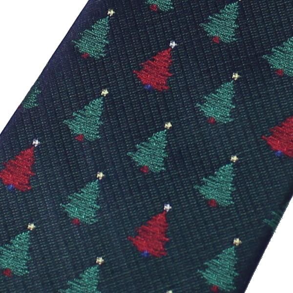 緑と赤のクリスマスツリーのネクタイ