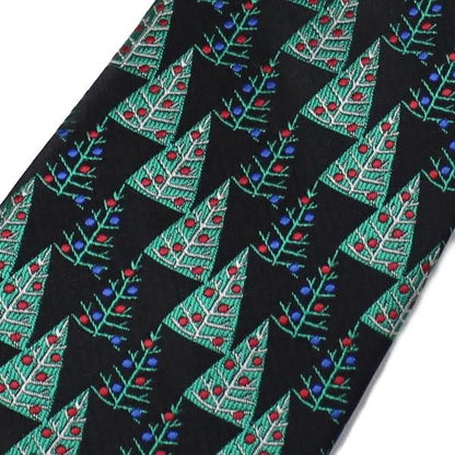 イルミネーションがまぶしいクリスマスツリーのネクタイ