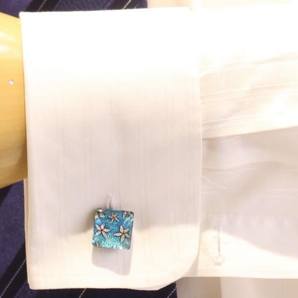 【ThaiVetro】キラキラオーシャンブルー・フラワーのガラス製カフス(カフスボタン/カフリンクス)