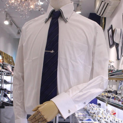 首元のストーンがキラリ おすわり 猫 カフス カフスボタン カフリンクス