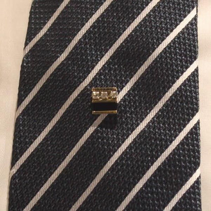 ゴールド ブラック ストーン キラキラ スクエア タイタック ピンブローチ