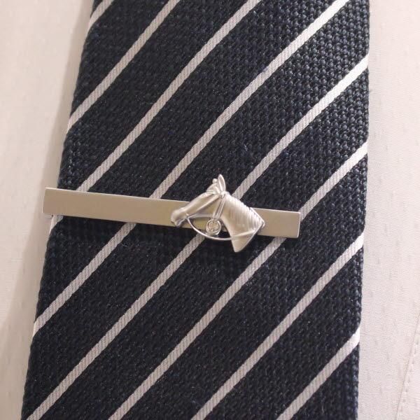 馬 マットシルバー クリアストーン タイピン ネクタイピン