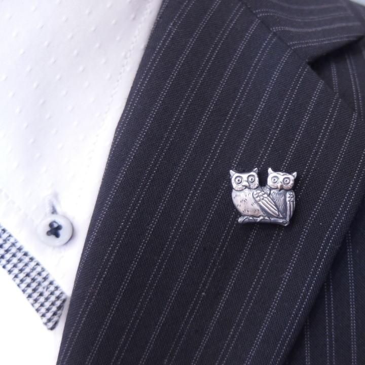 仲良しペア 2羽 ふくろう フクロウ 梟 アンティーク調 ラペルピン 可愛い ブローチ