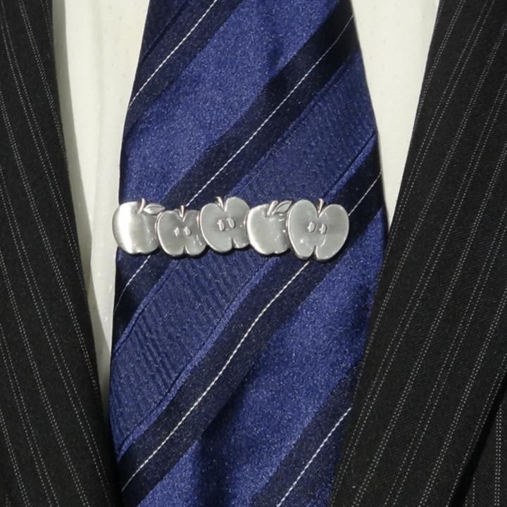 リンゴ  りんご 林檎 フルーツ オシャレ かっこいい 面白 おもしろ オモシロ ユニーク アンティーク調 タイピン ネクタイピン