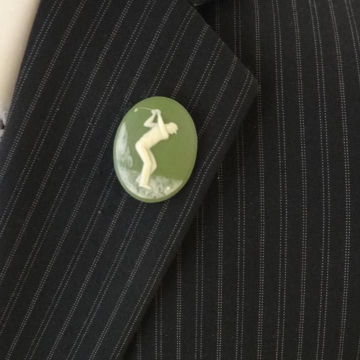 【陶華・TOHCA】数量限定 オーバル グリーン ゴルフ ゴルファー カメオ ラペルピン タイタック ピンブローチ