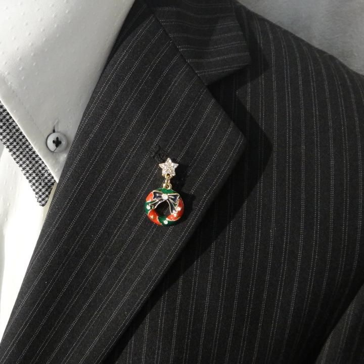 クリスマスリース Xmas クリスマス リース ゴールドカラー ラペルピン ピンブローチ ブローチ