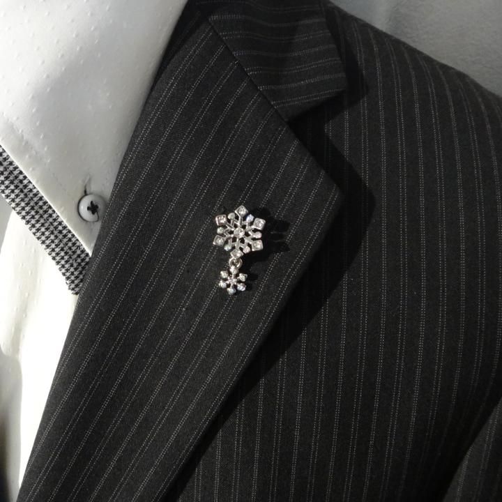 クリスマス Xmas 雪の結晶 雪 結晶 シルバーカラー ラペルピン ピンブローチ ブローチ