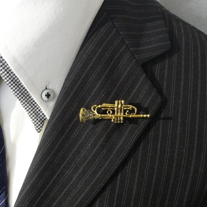 トランペット アンティーク風 ゴールド キラキストーン ラペルピン ブローチ ピンズ