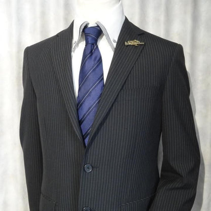 トランペット アンティーク風 ゴールド キラキストーン ラペルピン ブローチ ピンズ