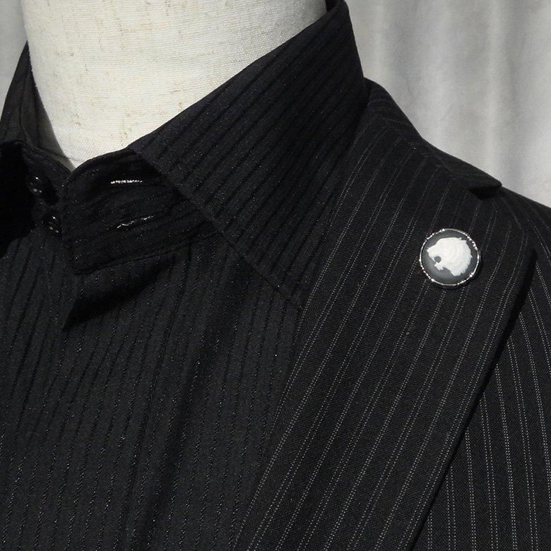 【陶華・TOHCA】シルバー ラウンド 吠える虎 カメオ グレー タイタック ピンブローチ ラペルピン