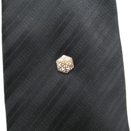 【Made to Order】Snowflake, Mother of Pearl, and Gold Tie Tack (Pin Brooch)