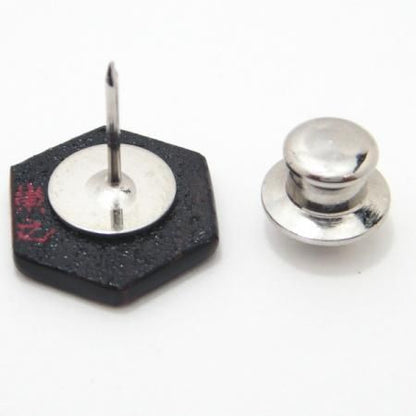 【受注生産品】松・漆塗・タイタック(ピンブローチ)