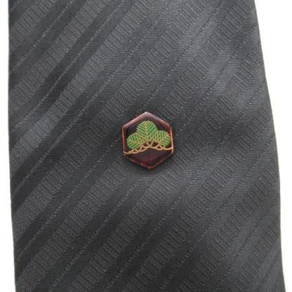 【受注生産品】松・漆塗・タイタック(ピンブローチ)