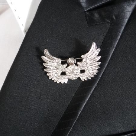 ラペルピン・土星とクロスと羽根のラペルブローチ