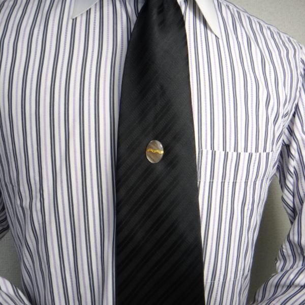 【受注生産品】卵・黒蝶貝タイタック(ピンブローチ)