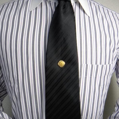 【受注生産】菊・黒蝶貝タイタック(ピンブローチ)