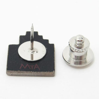 【受注生産品】山型ビル・桧漆塗タイタック(ピンブローチ)