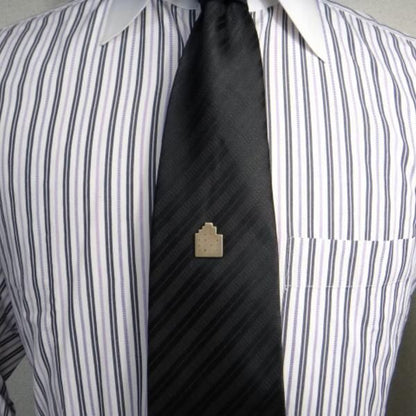 【受注生産品】山型ビル・桧漆塗タイタック(ピンブローチ)