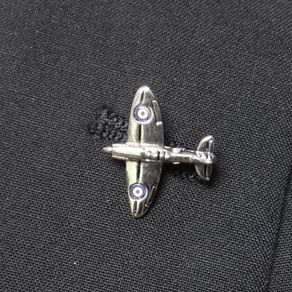 レトロなムードspit・fire飛行機のタイタック(ピンブローチ)