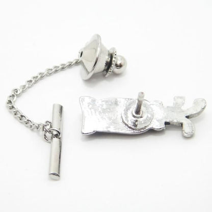 ナイスショットを狙ってゴルフバッグのタイタック(ピンブローチ)