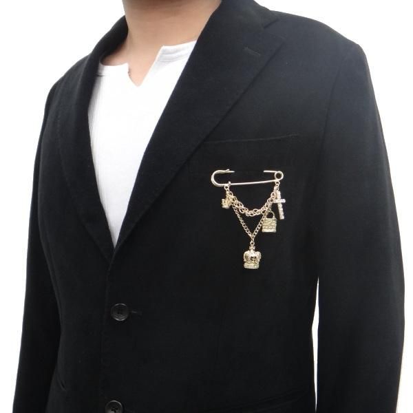 ラペルピン・ゆらゆらチェーンと王冠・ゴールドの安全ピンブローチ(ラペルブローチ)